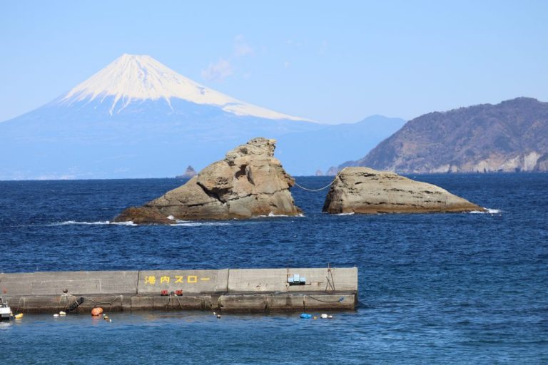 青い海と富士山の絶景に癒される静岡県きっての景勝地「雲見海岸」　撮影スポットもご紹介！　