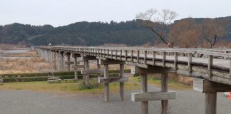 木造歩道橋としては世界最長の蓬莱橋